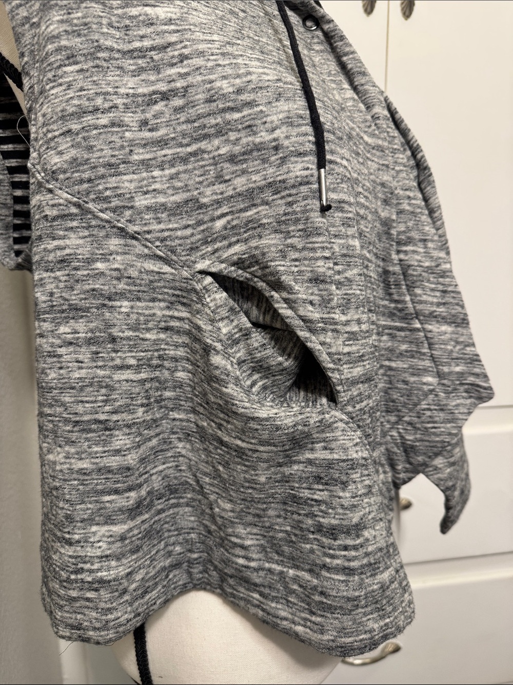 NWT Vince Camuto Gray Hooded Open-Front Sleeveless Sweatshirt - Picture 3 of 10